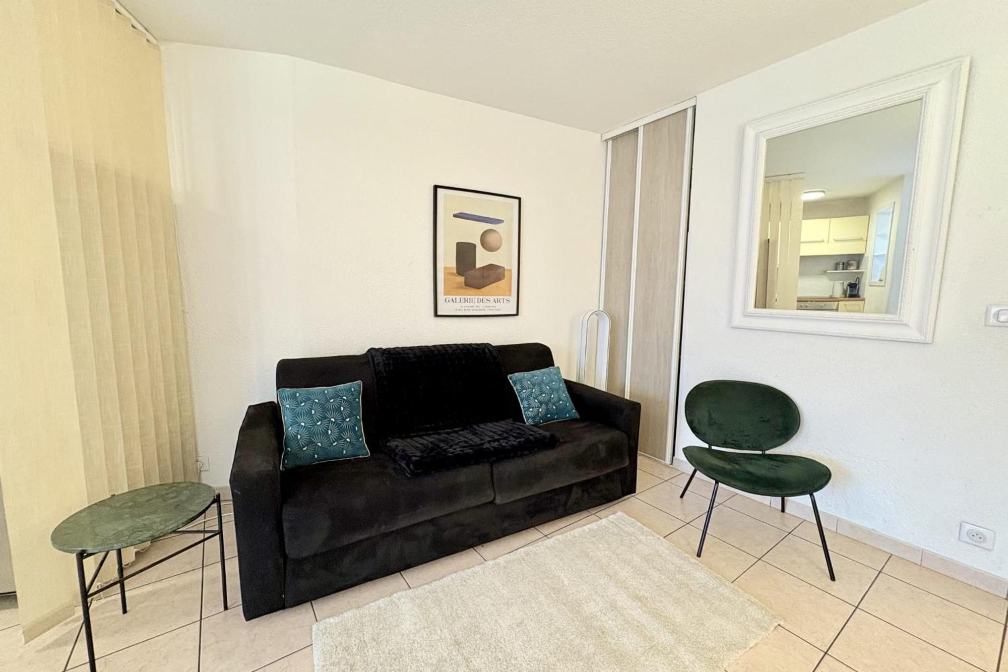 With Wifi Near Appartement Cannes